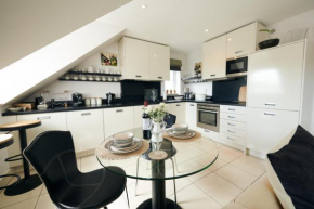 Footprints-comfortable and modern one bedroom Apartment - walking distance to the pretty harbour